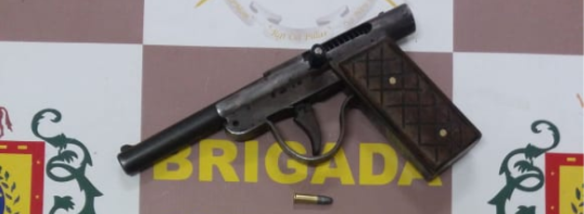 Jovem é detido com pistola calibre 22 no Bairro Nova Santa Marta