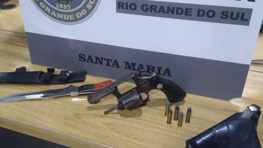 Brigada Militar prende homem com arma de fogo no bairro Tancredo Neves