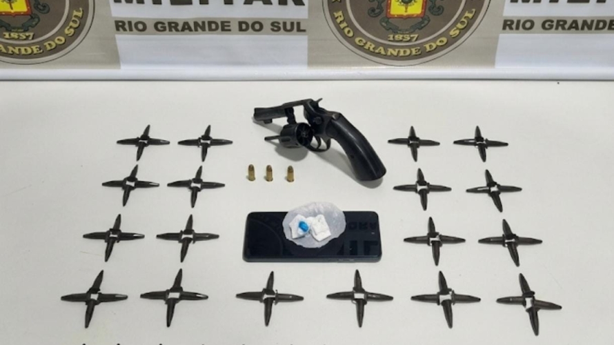 Homem é preso com cocaína e arma de fogo em Santa Maria