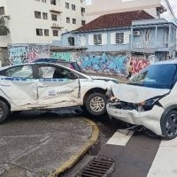 Carro da Corsan Aegea se envolve em acidente no Centro de Santa Maria