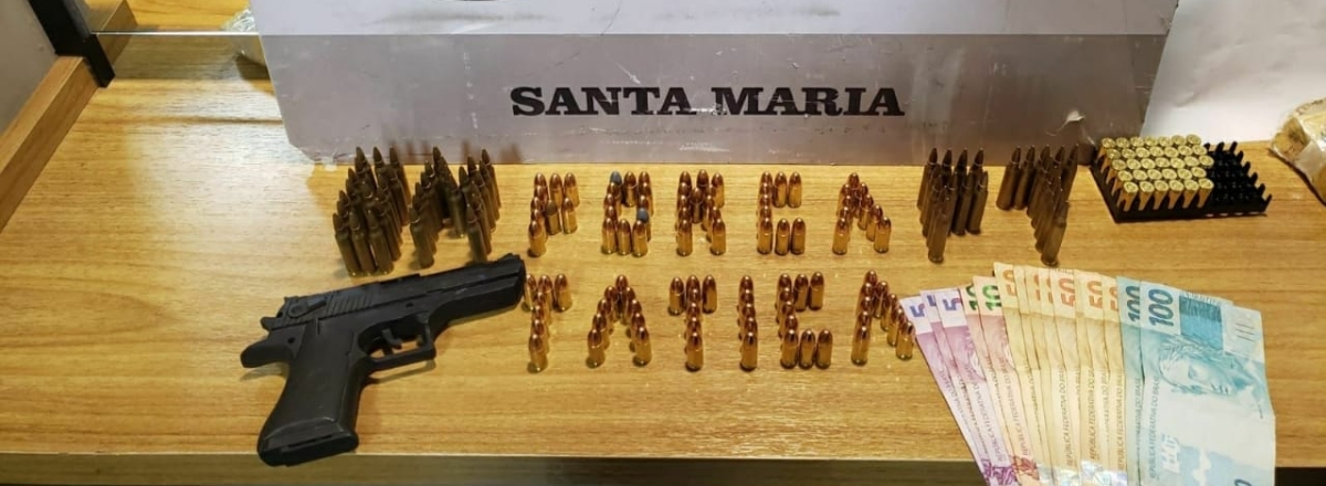 Dupla é presa com munições e simulacro de pistola em Santa Maria
