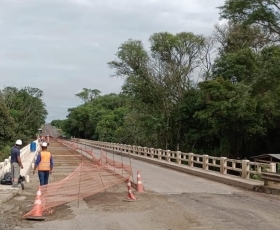 DNIT alerta para restrição de veículos pesados na ponte sobre o Arroio Bossoroca na BR-290