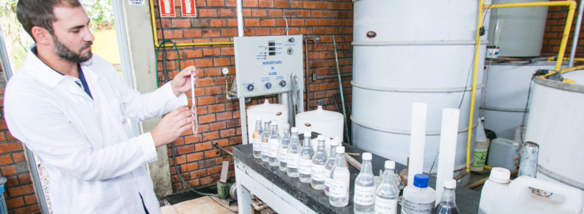 Mais de 350 litros de álcool em gel e líquido foram distribuídos na UFSM