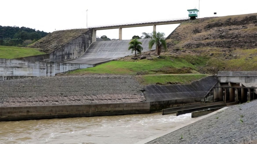 Santa Catarina decreta fechamento de barragens após duas mortes