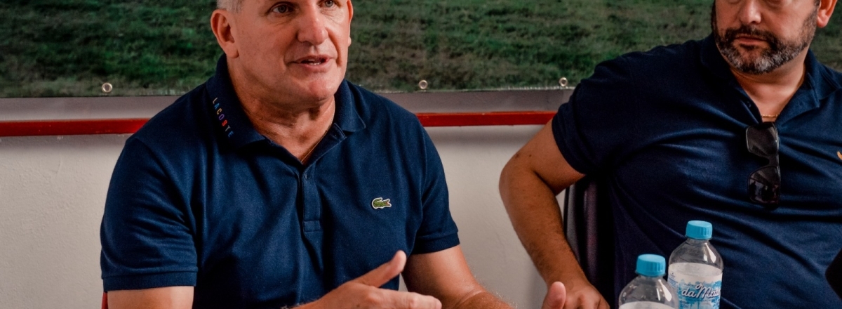 Ben-Hur Pereira é apresentado como novo técnico do Inter-SM