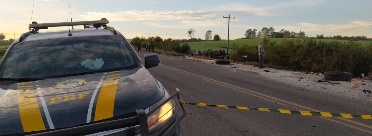 Homem morre após colisão frontal entre dois caminhões na BR-290 em São Sepé