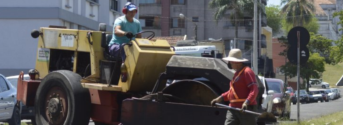 Andradas e Avenida Borges de Medeiros receberam a operação tapa buracos nesta quarta