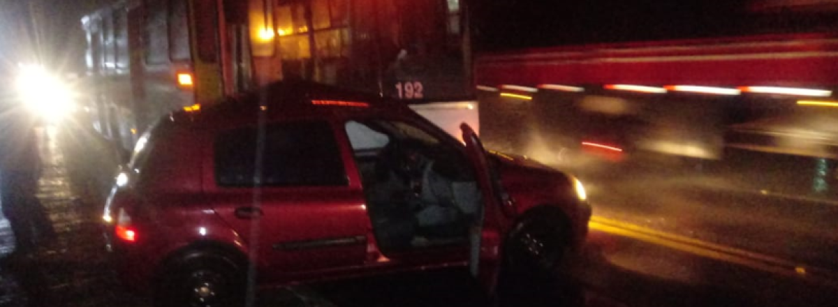 Jovem de 25 anos morre após acidente entre carro e ônibus em Santa Maria