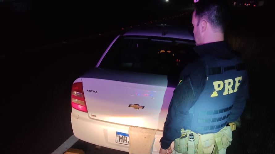 Motorista é preso após adulterar placa de carro com fita adesiva em Santa Maria