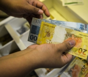 Governo propõe salário mínimo de R$ 1.717 em 2027