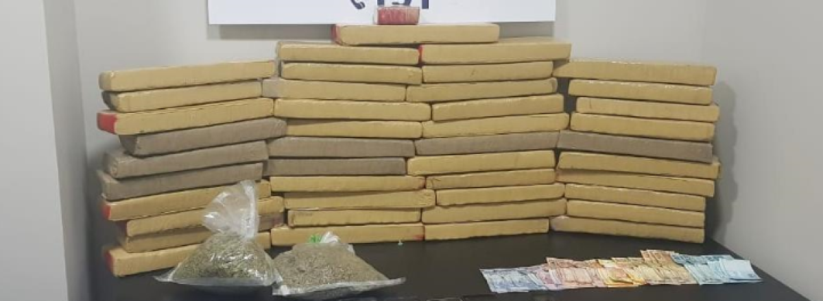 PRF e Polícia Civil apreendem 51 kg de droga em Santa Maria