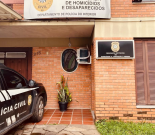 Suspeito de matar homem a tiros se apresenta à polícia em Santa Maria