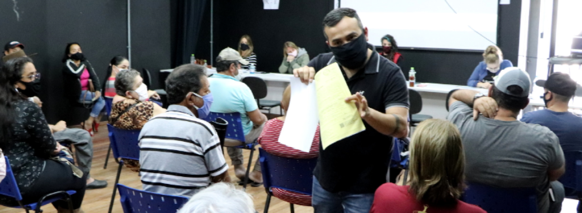 Prefeitura entrega 58 escrituras para moradores do Alto da Boa Vista e do Pôr do Sol