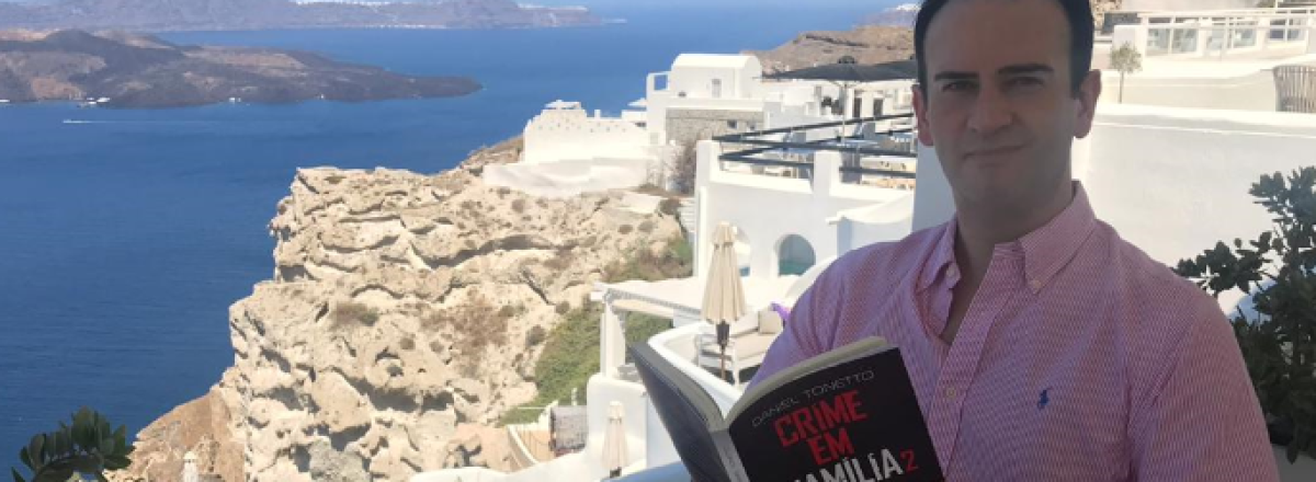 Em viagem na Grécia, Tonetto escreve o final da trilogia “Crime em Família”