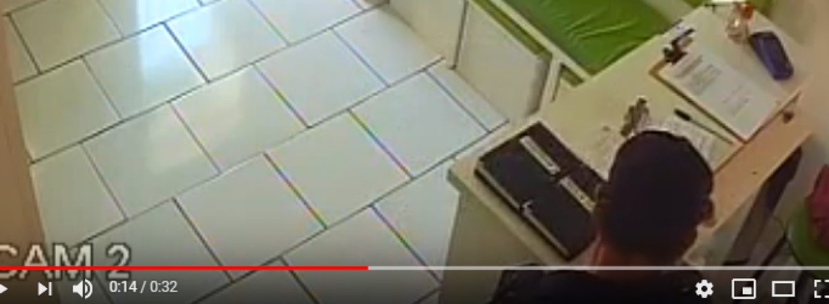 Vídeo: homem é flagrado furtando celular e dinheiro de clínica veterinária em Santa Maria