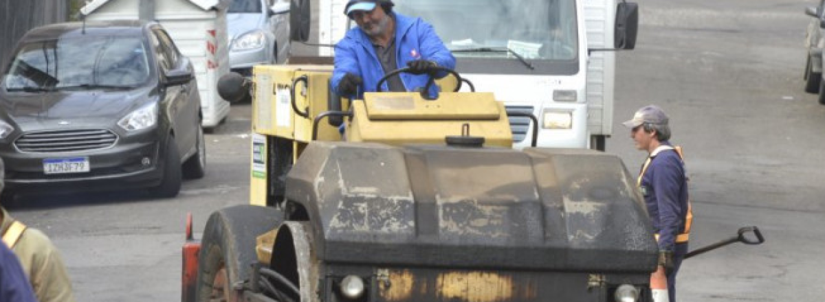 Força-tarefa tapa buracos nas ruas Visconde de Pelotas e Tuiuti