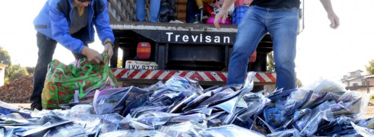 Prefeitura de Santa Maria destrói cerca de 17 mil CDs e DVDs piratas