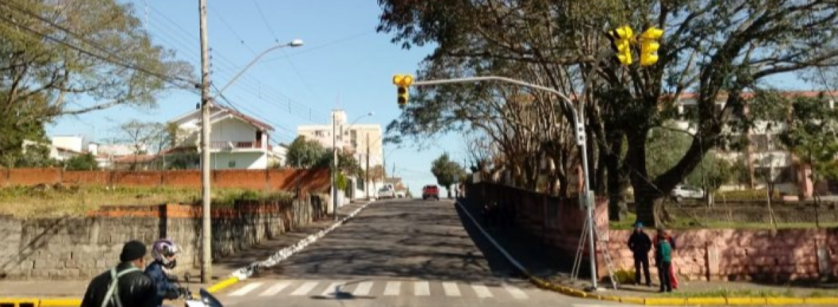Semáforos são instalados entre a Avenida Borges de Medeiros e a Ernesto Beck
