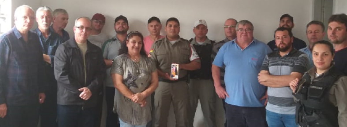 Comunidade de Formigueiro se une e doa celular para a Brigada Militar
