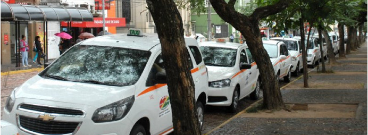 Após manifestação de taxistas, Pozzobom diz que projeto de lei para regulamentar aplicativos de transporte está em fase final
