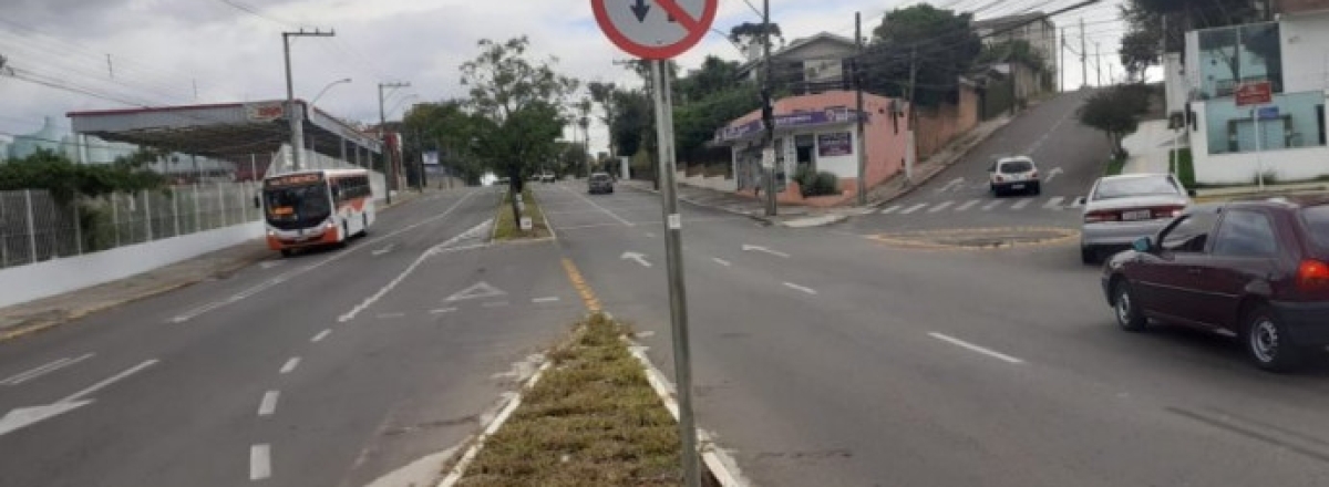 Placa de “Proibido Retorno” é instalada em trecho da Avenida Presidente Vargas