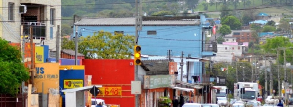 Prefeitura instala novos semáforos em dois bairros da cidade