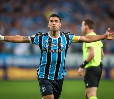 Em noite de despedida de Suárez, Grêmio vence o Vasco e volta ao G4