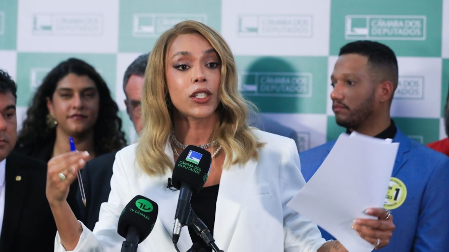 Deputada Erika Hilton processa Ratinho por discurso transfóbico