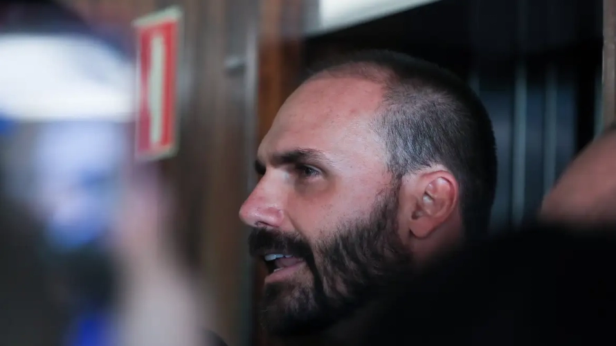 Líderes do PT pedem prisão de Eduardo Bolsonaro ao STF