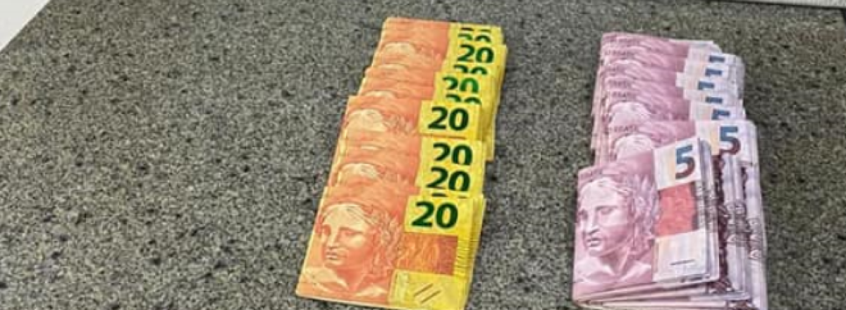 Jovem é preso com mais de R$ 2 mil em notas falsas em Santa Maria