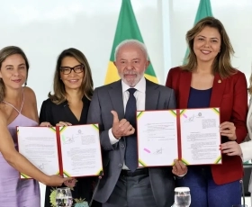 Lula sanciona leis para fortalecer combate à violência contra mulheres