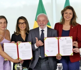 Lula sanciona leis para fortalecer combate à violência contra mulheres