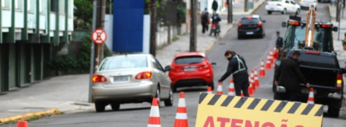 Trânsito sofre restrições em ruas do Centro nesta quarta-feira