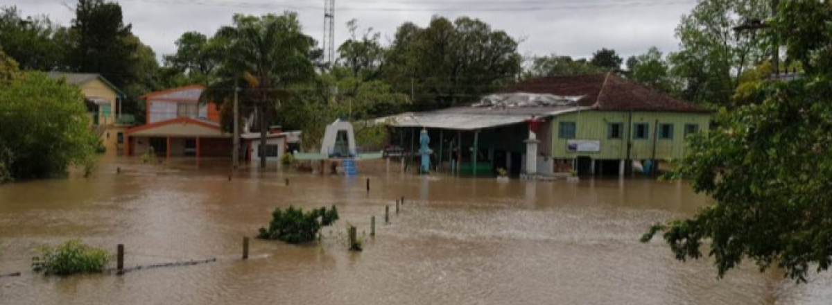 Por precaução, 30 famílias deixaram suas casas no Balneário Passo do Verde